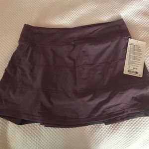Never worn Lulu lemon skirt